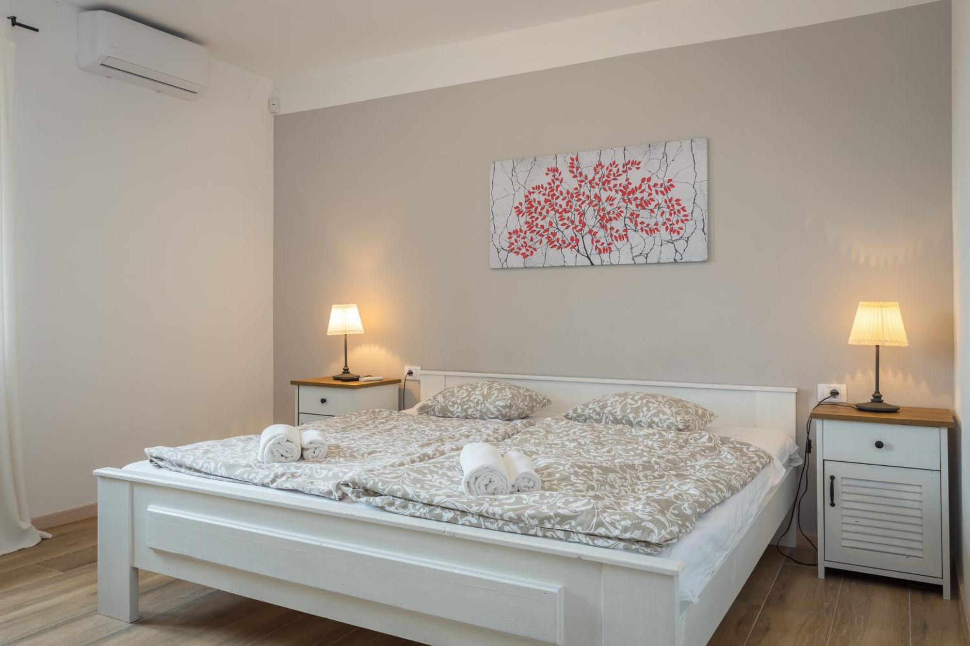 Villa Cirka In Central Istria For 14 Persons With Pool Heating & Pool Table Svetvinčenat Eksteriør bilde