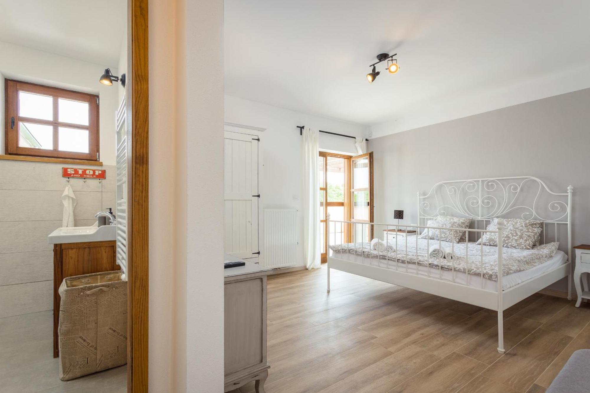 Villa Cirka In Central Istria For 14 Persons With Pool Heating & Pool Table Svetvinčenat Eksteriør bilde