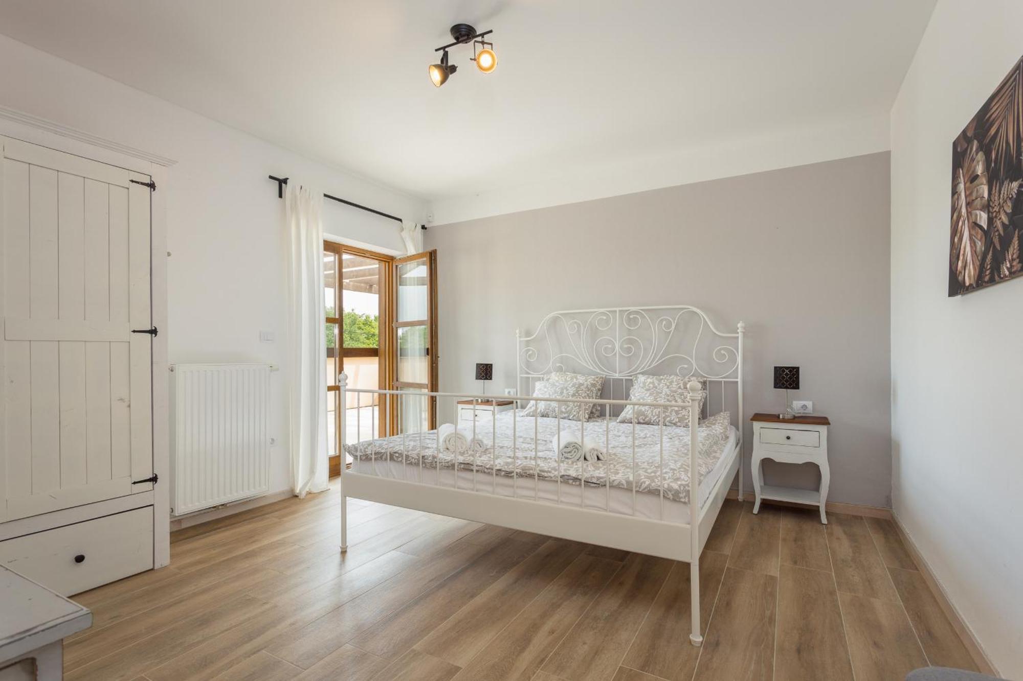Villa Cirka In Central Istria For 14 Persons With Pool Heating & Pool Table Svetvinčenat Eksteriør bilde