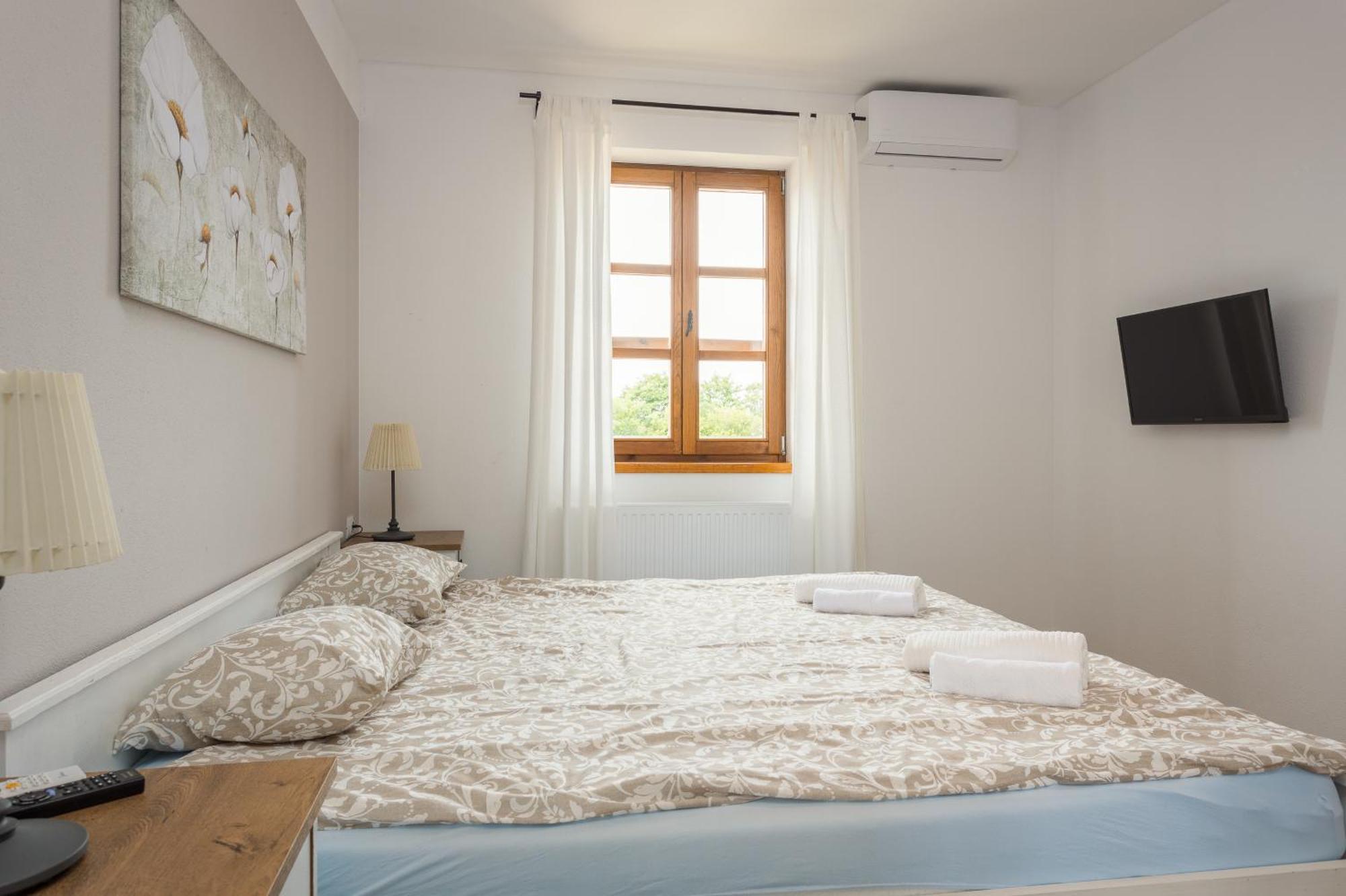 Villa Cirka In Central Istria For 14 Persons With Pool Heating & Pool Table Svetvinčenat Eksteriør bilde
