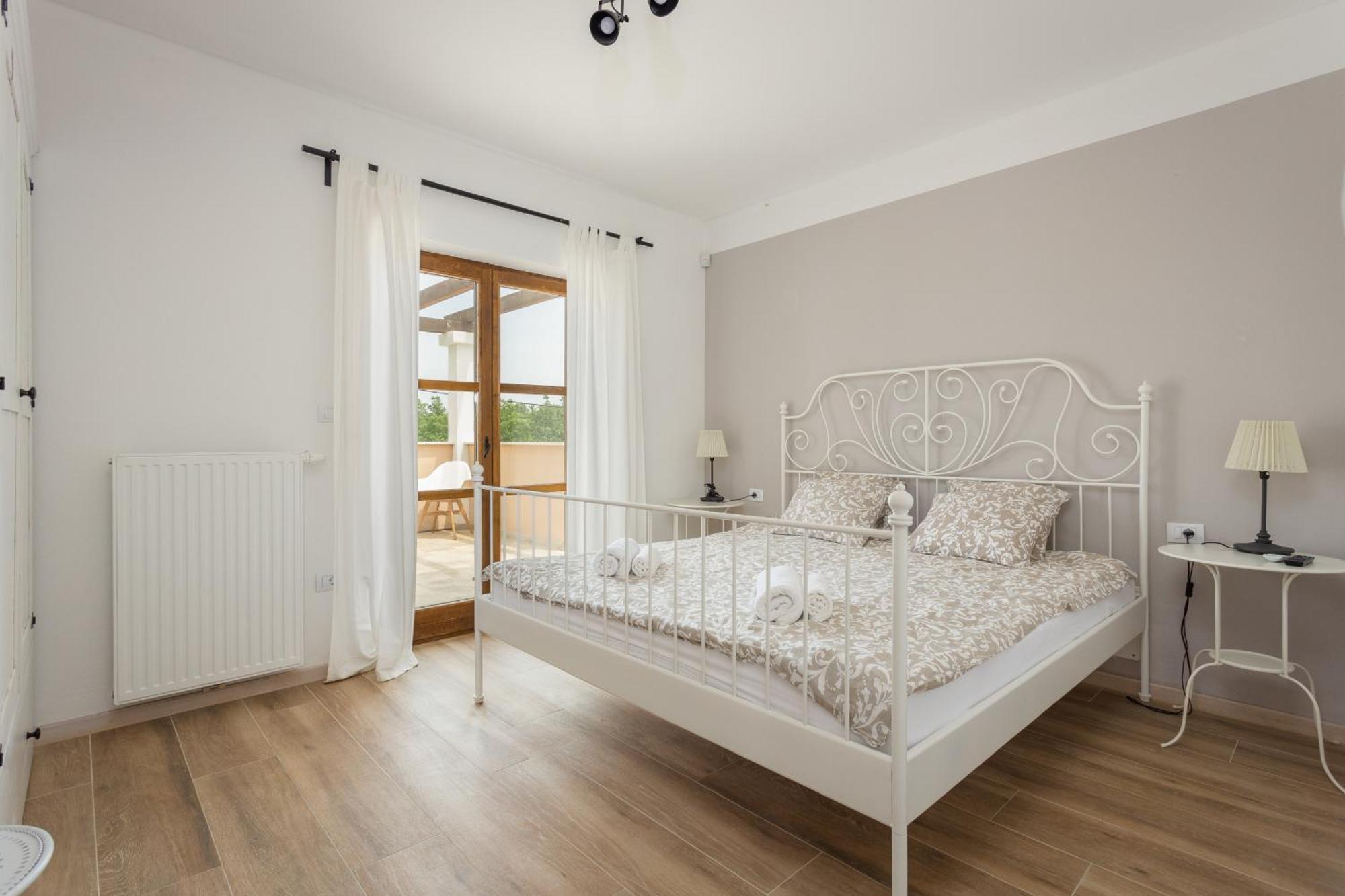 Villa Cirka In Central Istria For 14 Persons With Pool Heating & Pool Table Svetvinčenat Eksteriør bilde