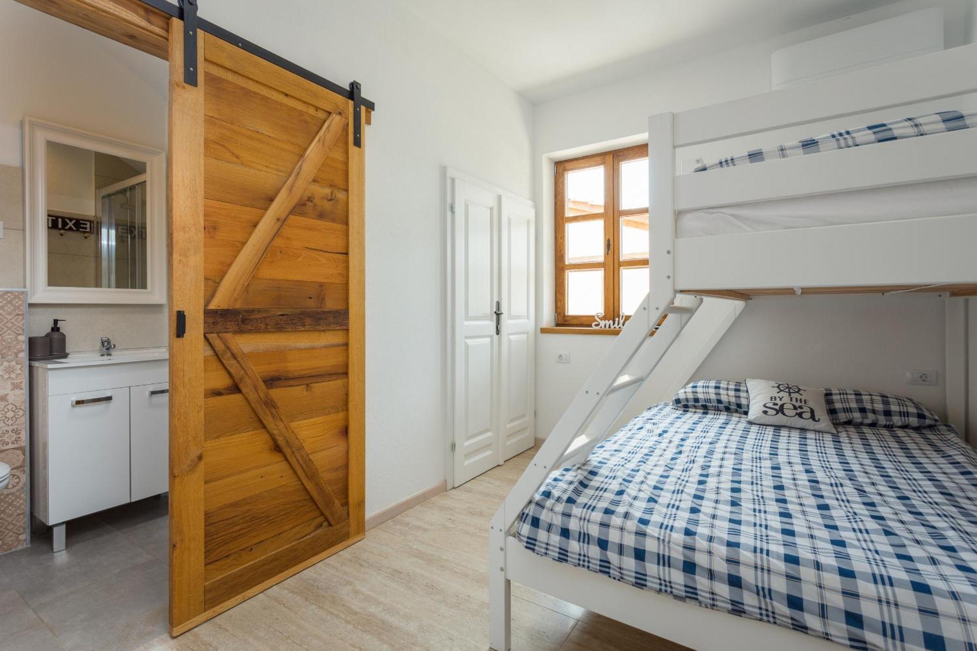 Villa Cirka In Central Istria For 14 Persons With Pool Heating & Pool Table Svetvinčenat Eksteriør bilde