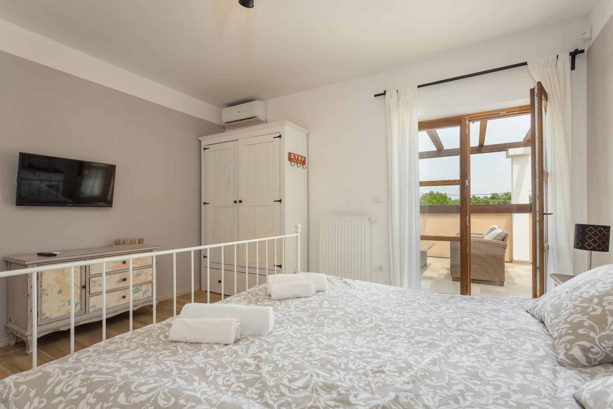 Villa Cirka In Central Istria For 14 Persons With Pool Heating & Pool Table Svetvinčenat Eksteriør bilde