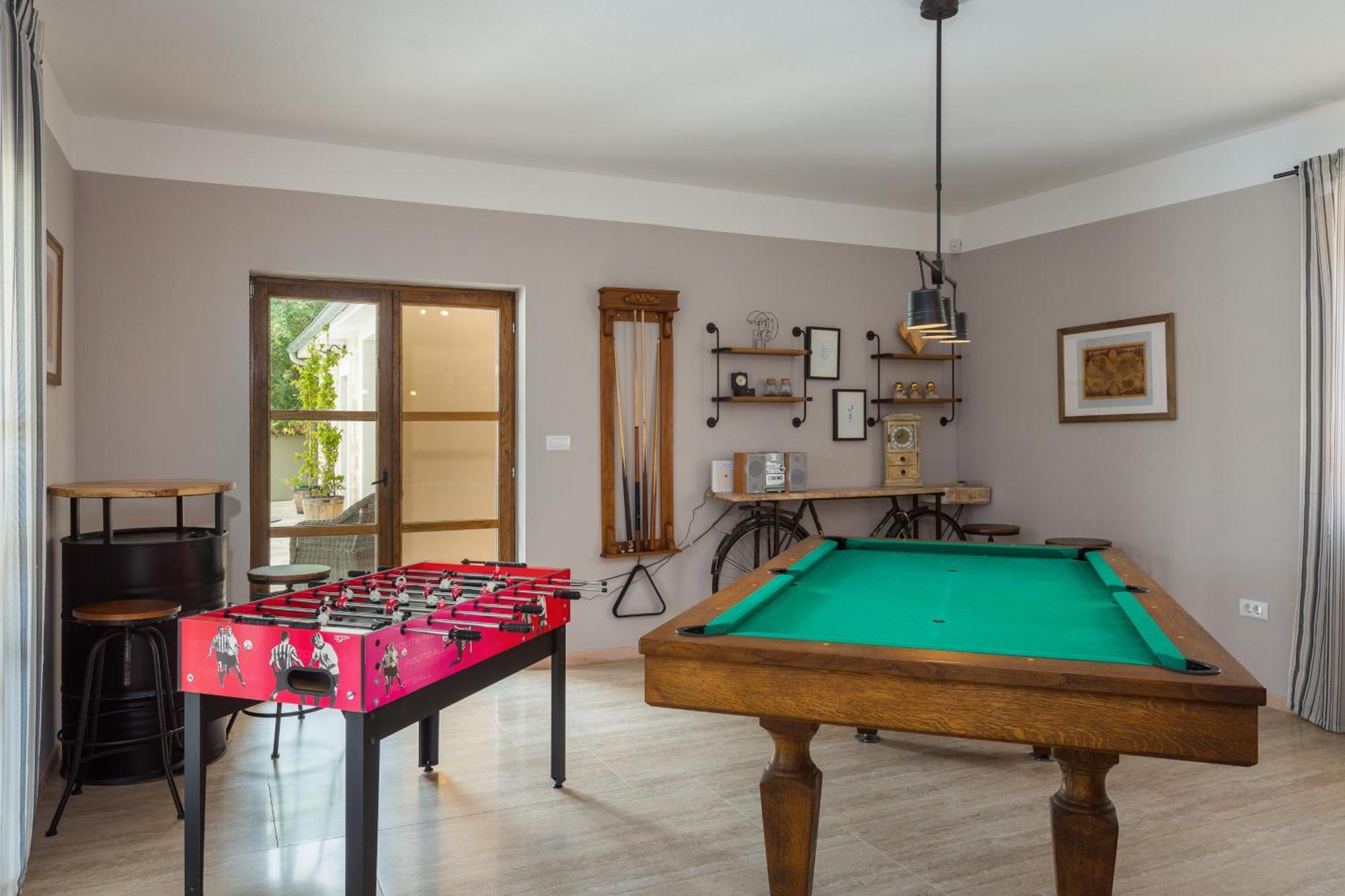 Villa Cirka In Central Istria For 14 Persons With Pool Heating & Pool Table Svetvinčenat Eksteriør bilde