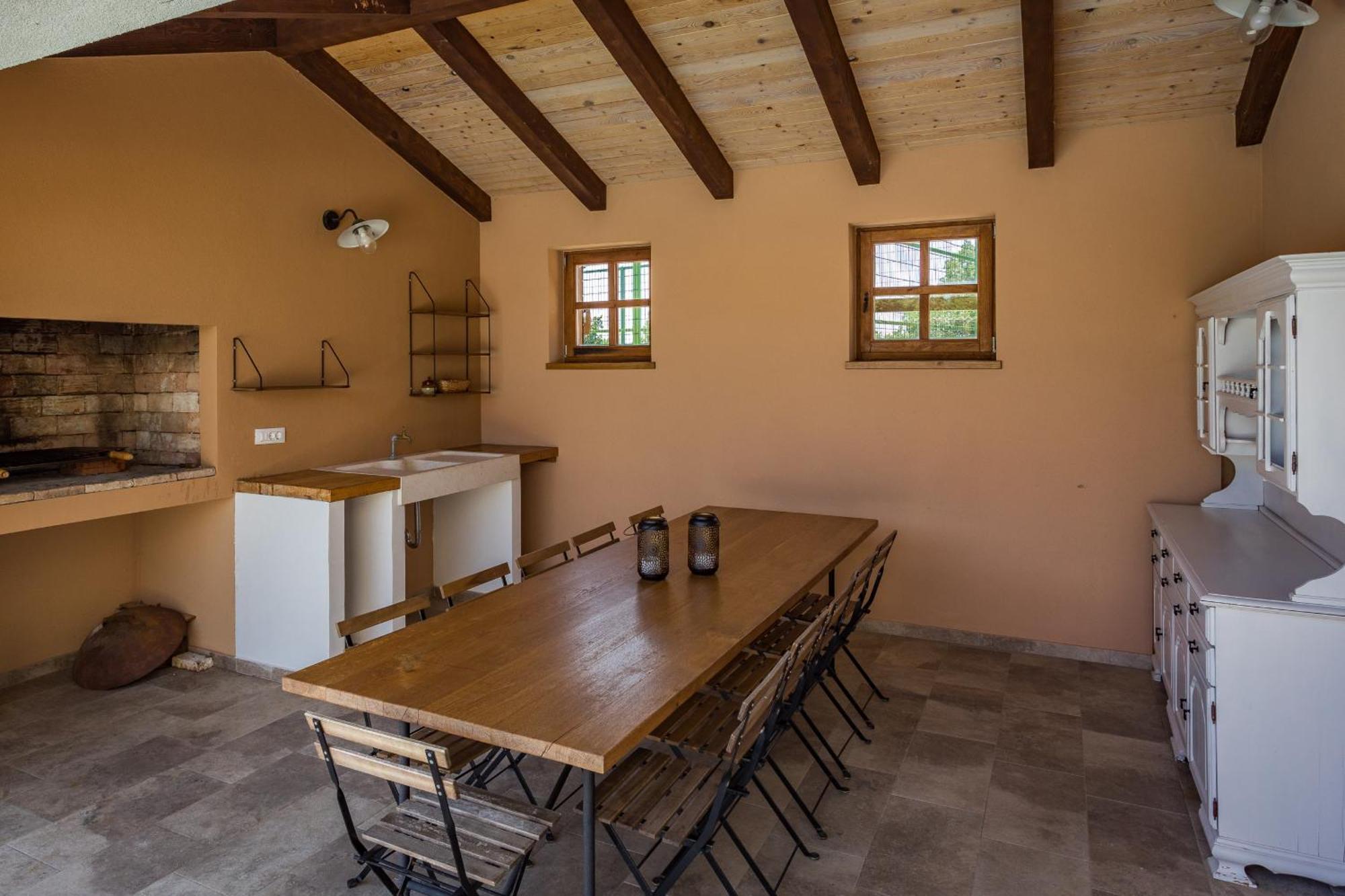 Villa Cirka In Central Istria For 14 Persons With Pool Heating & Pool Table Svetvinčenat Eksteriør bilde
