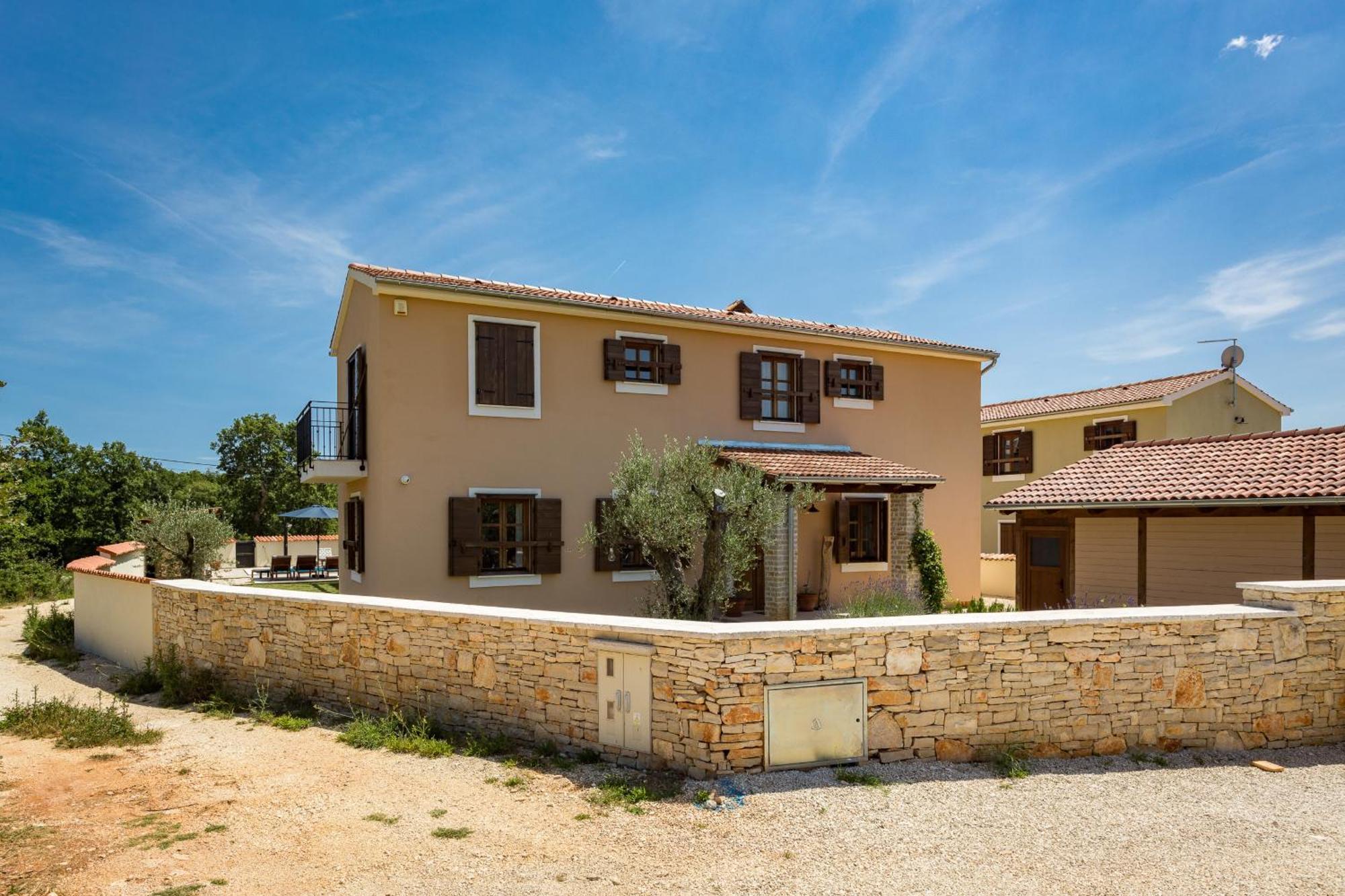 Villa Cirka In Central Istria For 14 Persons With Pool Heating & Pool Table Svetvinčenat Eksteriør bilde