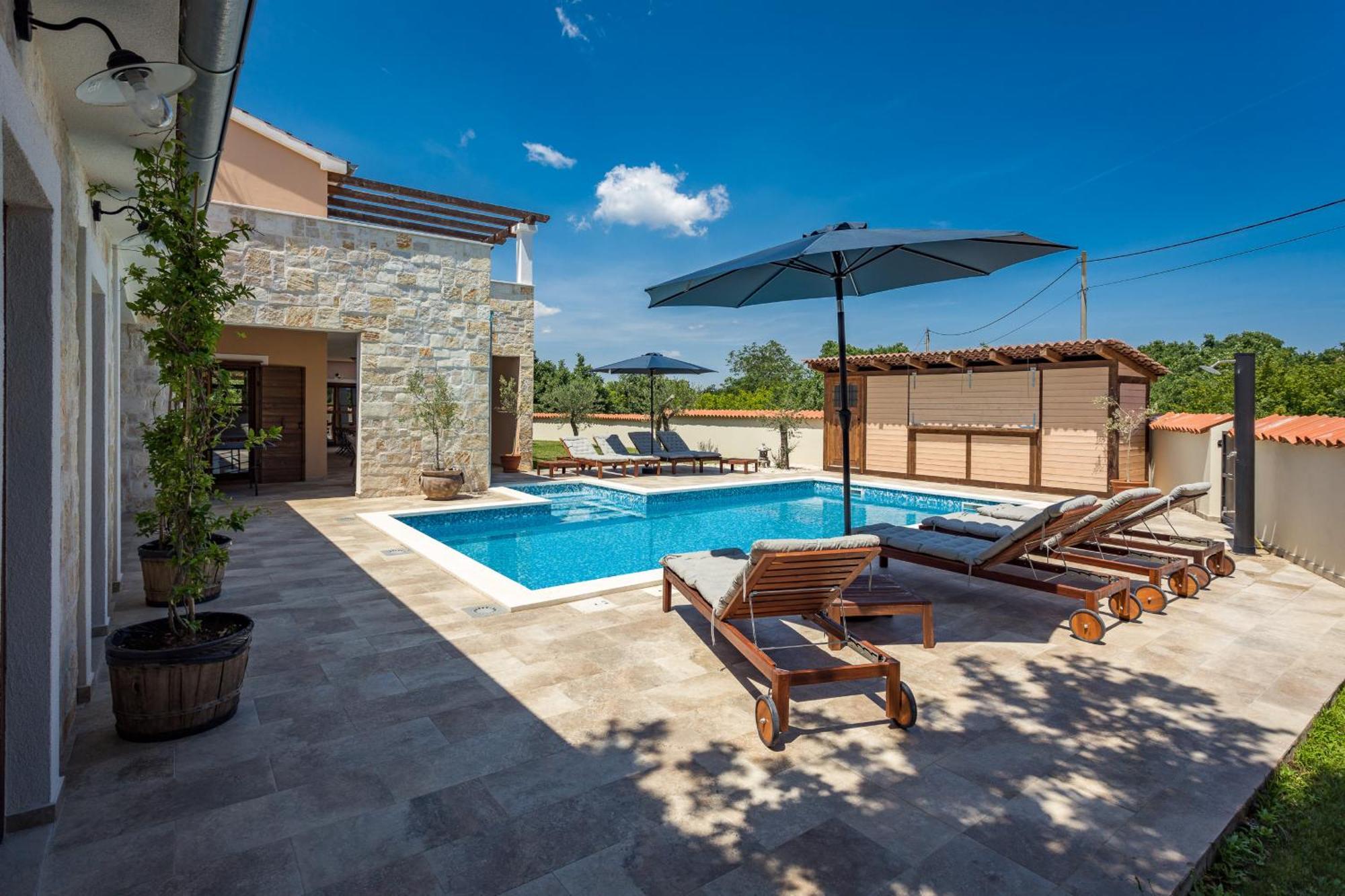Villa Cirka In Central Istria For 14 Persons With Pool Heating & Pool Table Svetvinčenat Eksteriør bilde