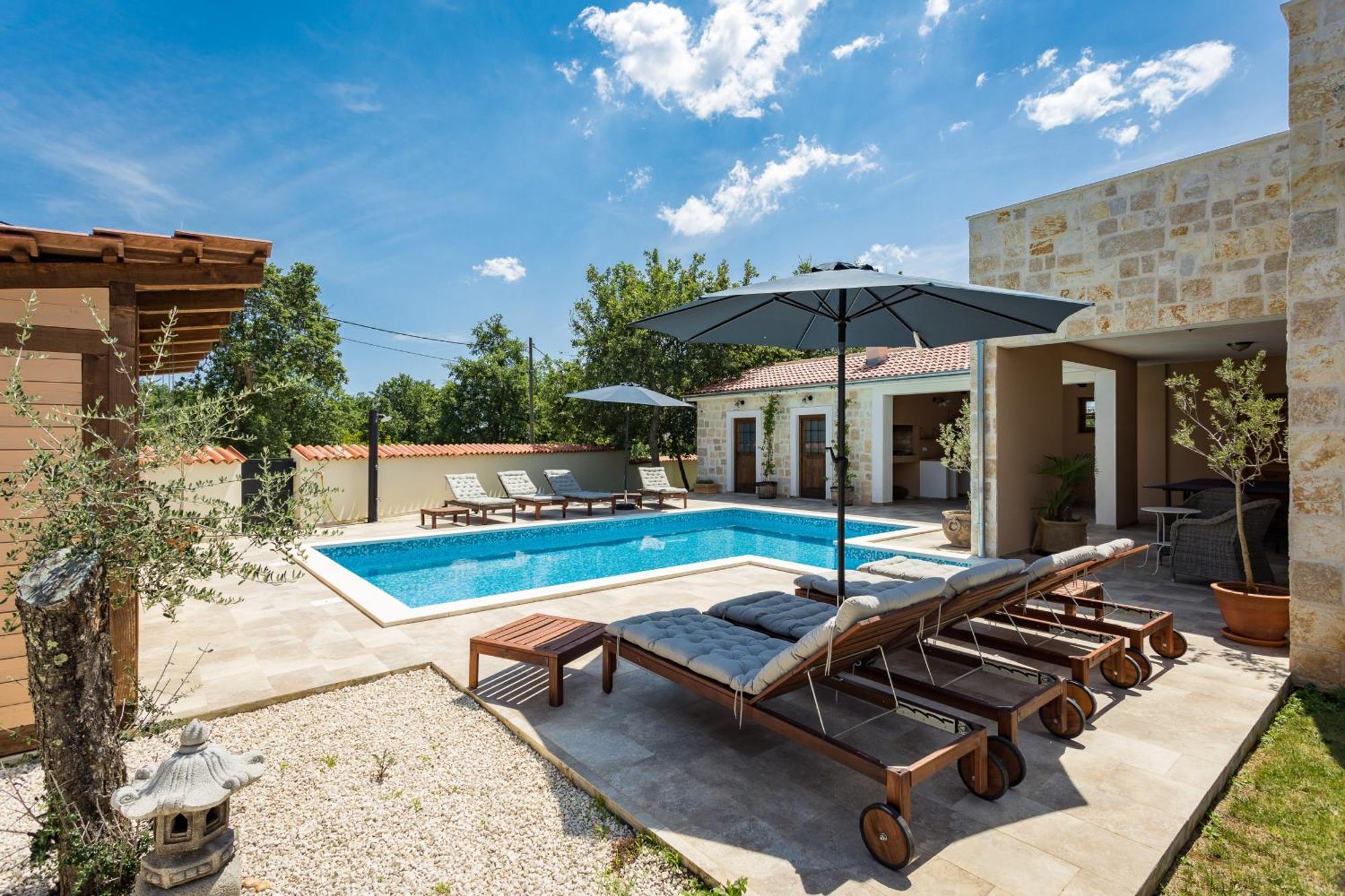 Villa Cirka In Central Istria For 14 Persons With Pool Heating & Pool Table Svetvinčenat Eksteriør bilde