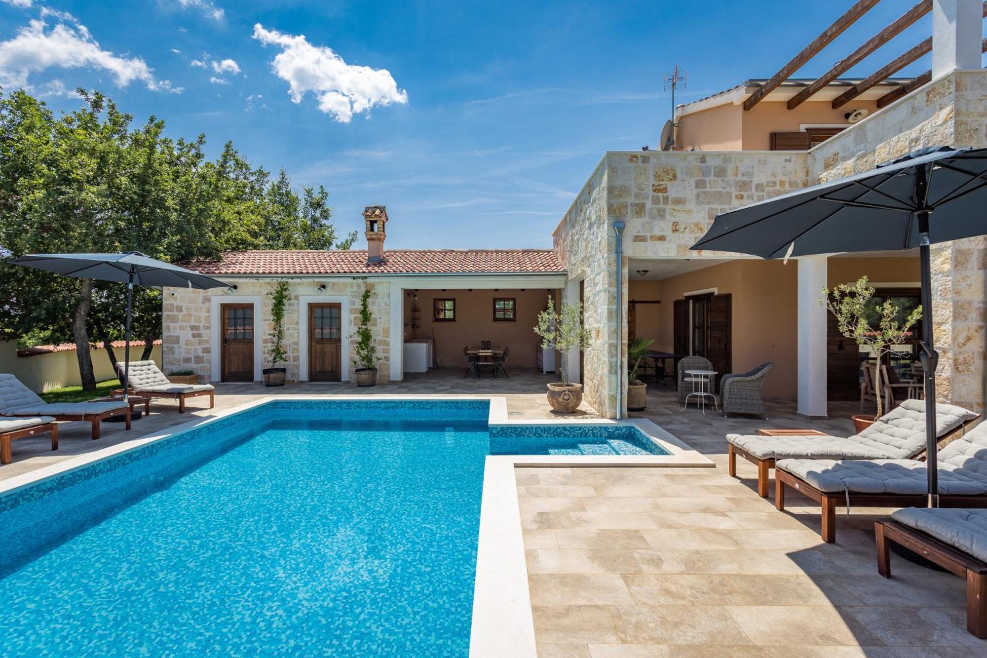 Villa Cirka In Central Istria For 14 Persons With Pool Heating & Pool Table Svetvinčenat Eksteriør bilde
