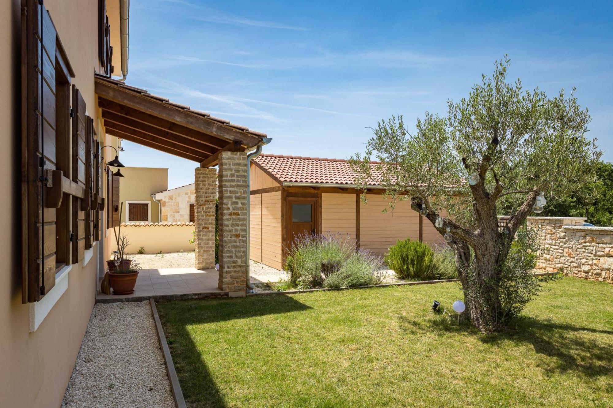 Villa Cirka In Central Istria For 14 Persons With Pool Heating & Pool Table Svetvinčenat Eksteriør bilde