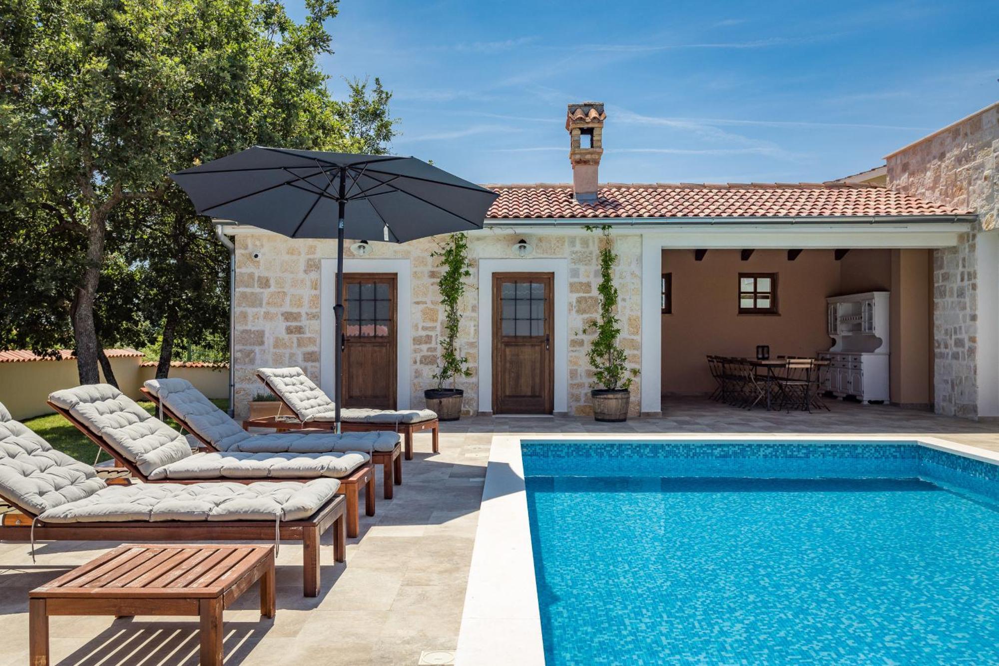 Villa Cirka In Central Istria For 14 Persons With Pool Heating & Pool Table Svetvinčenat Eksteriør bilde