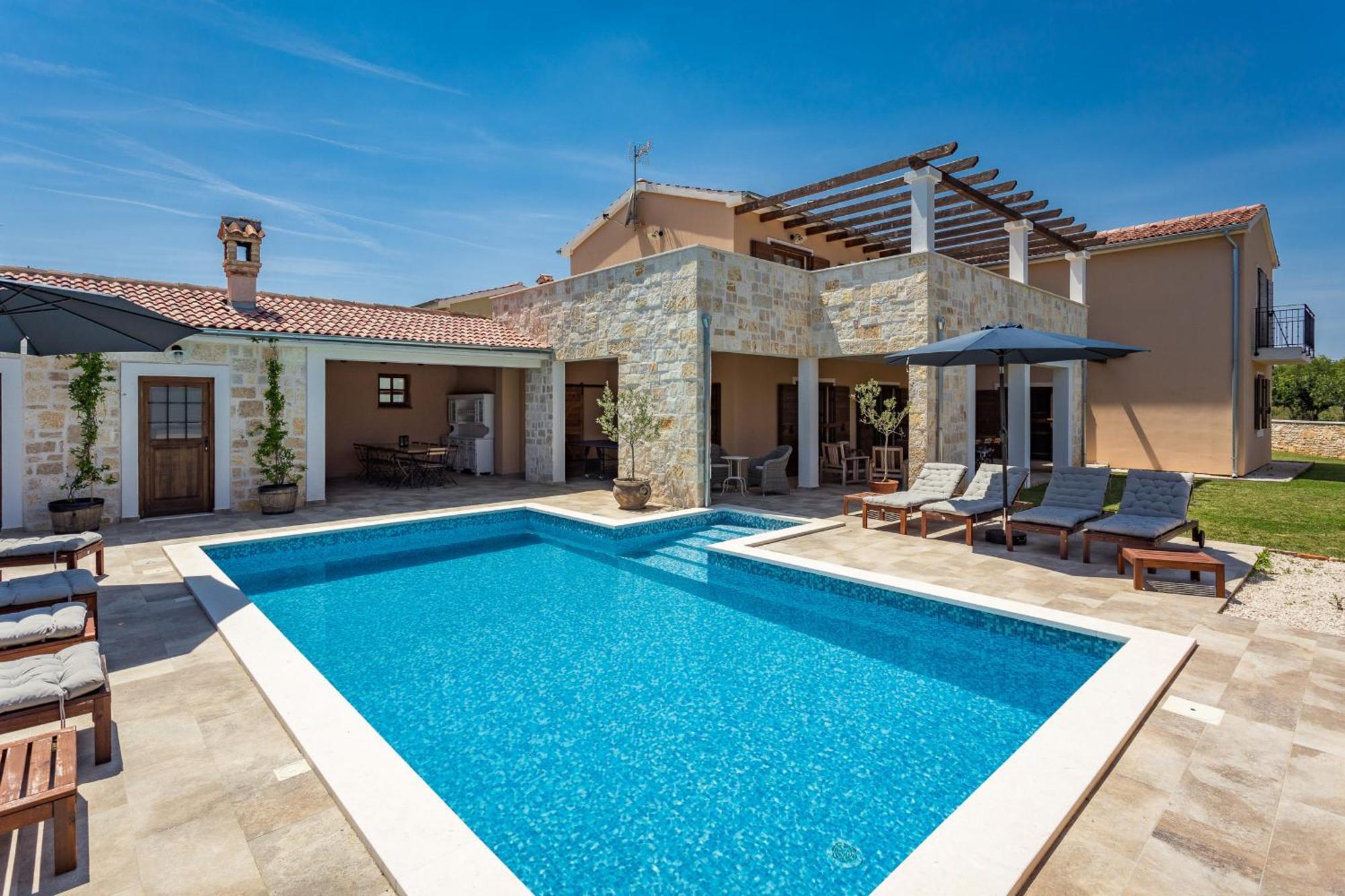 Villa Cirka In Central Istria For 14 Persons With Pool Heating & Pool Table Svetvinčenat Eksteriør bilde