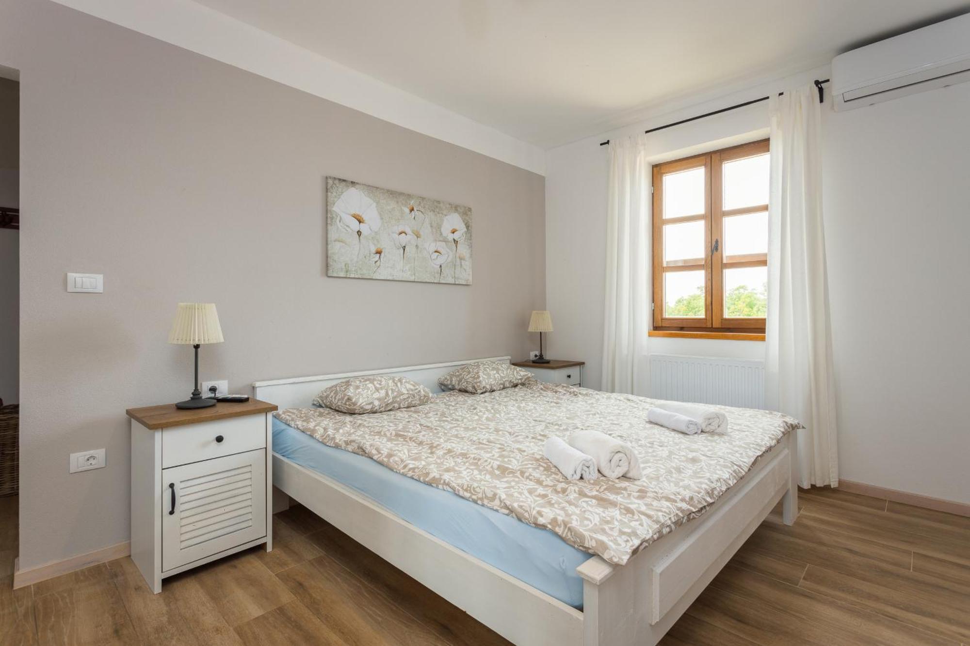 Villa Cirka In Central Istria For 14 Persons With Pool Heating & Pool Table Svetvinčenat Eksteriør bilde